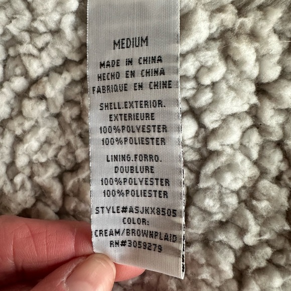 Alter’d State never worn plaid winter vest. Size Medium - Picture 8 of 12